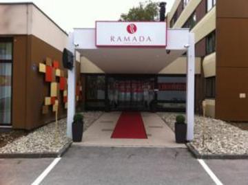 Hotel Ramada Vienna South Vösendorf Exterior foto